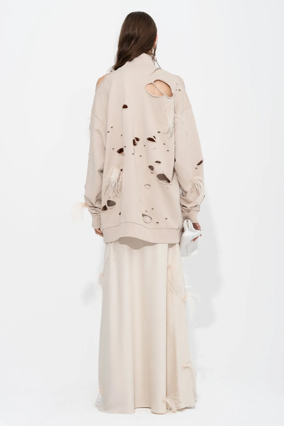 BEIGE DISTRESSED TURTLENECK WITH FEATHERS