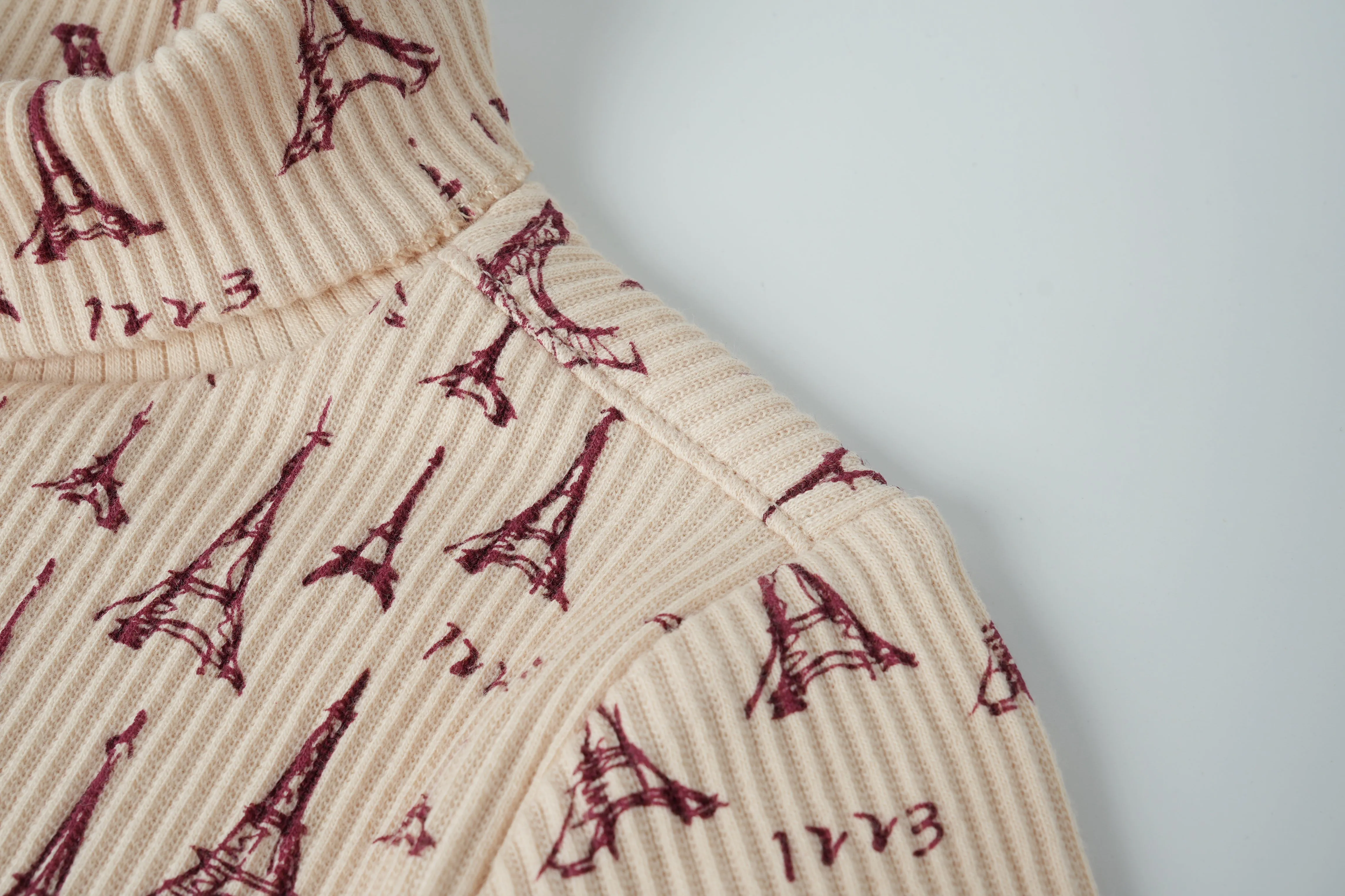 eiffel tower printed turtleneck - burgundy print