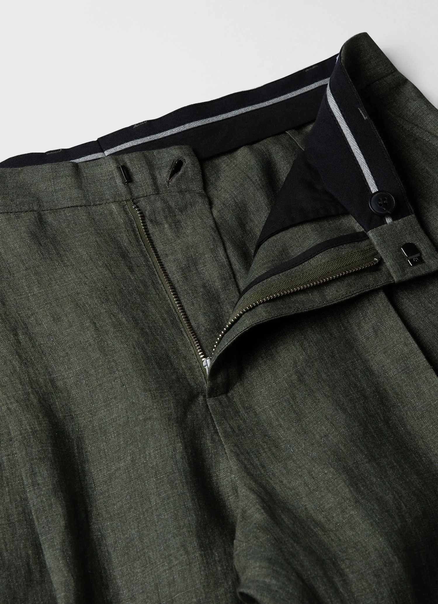 Men's Pleated Linen Trouser in Light Khaki