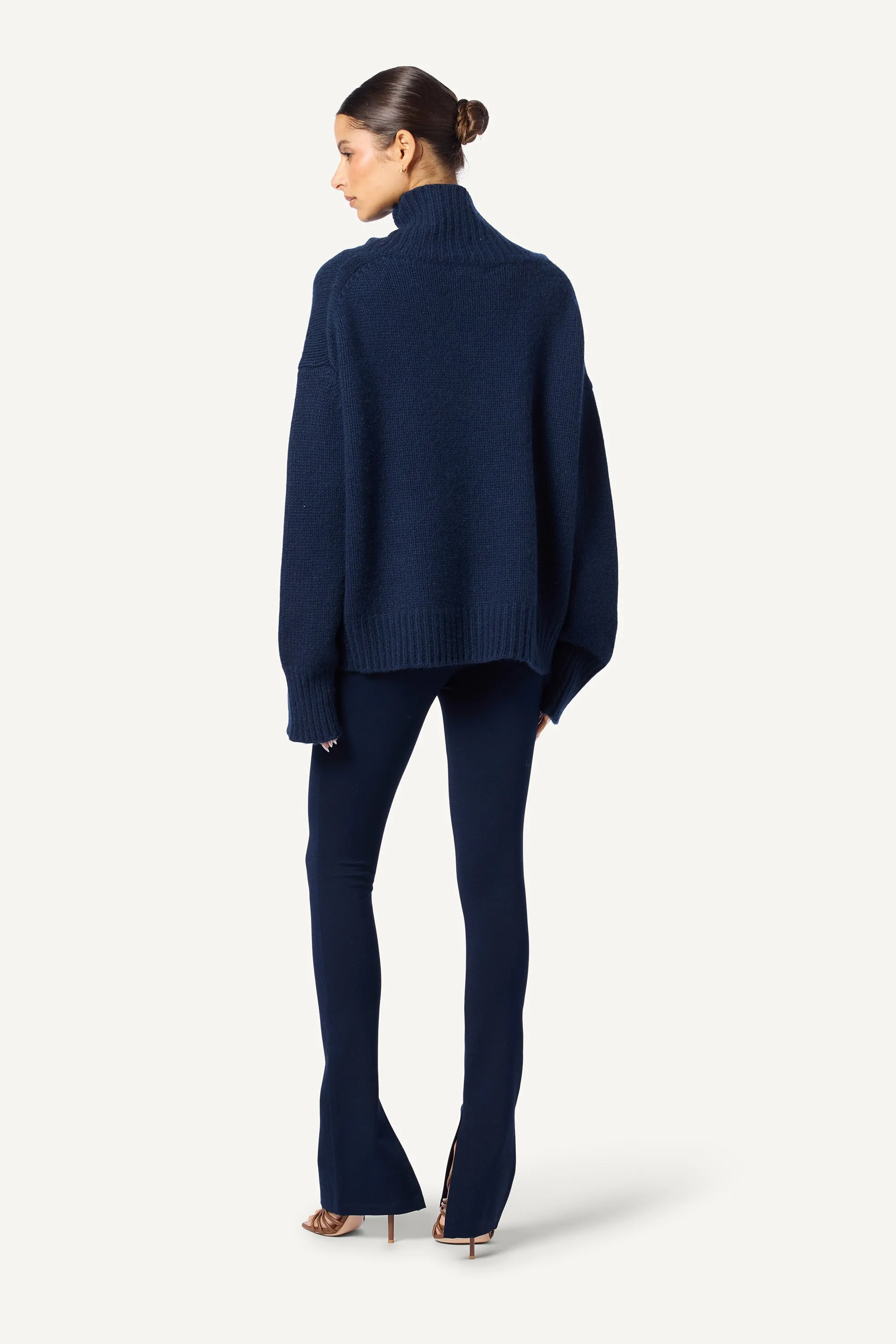 SCARLETT CASHMERE TURTLENECK SWEATER | MIDNIGHT NAVY